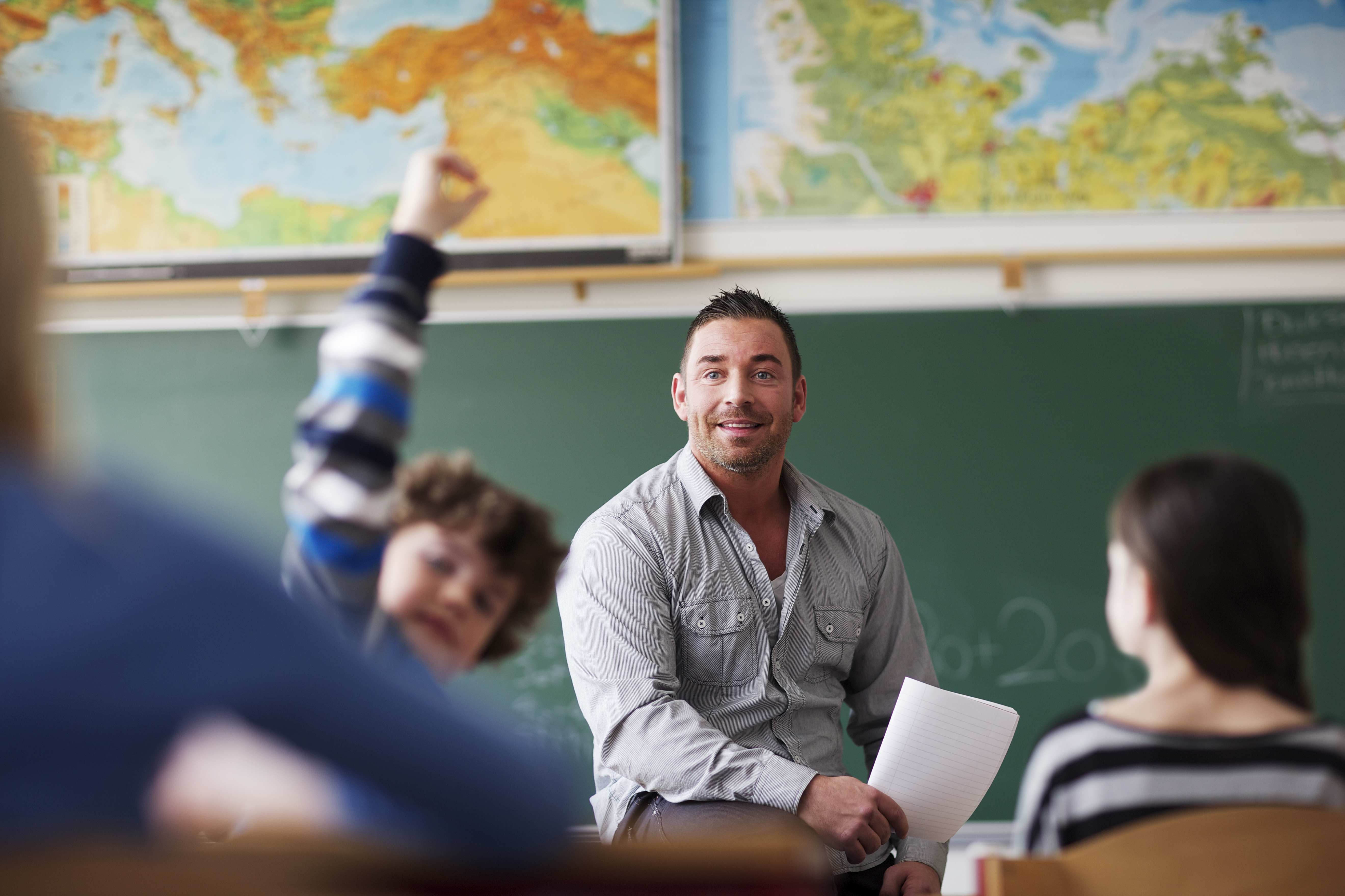 Prob teacher. Школьники США. Учитель в американской школе. Мужчина в школе. Педагог мужчина.